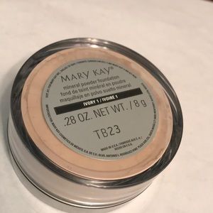 Mary Kay Mineral Powder Foundation in Ivory 1